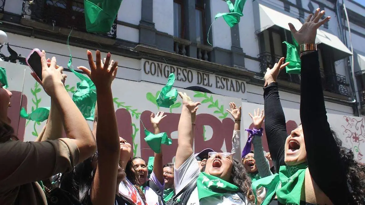 mujeres celebran despenalizacion del Aborto